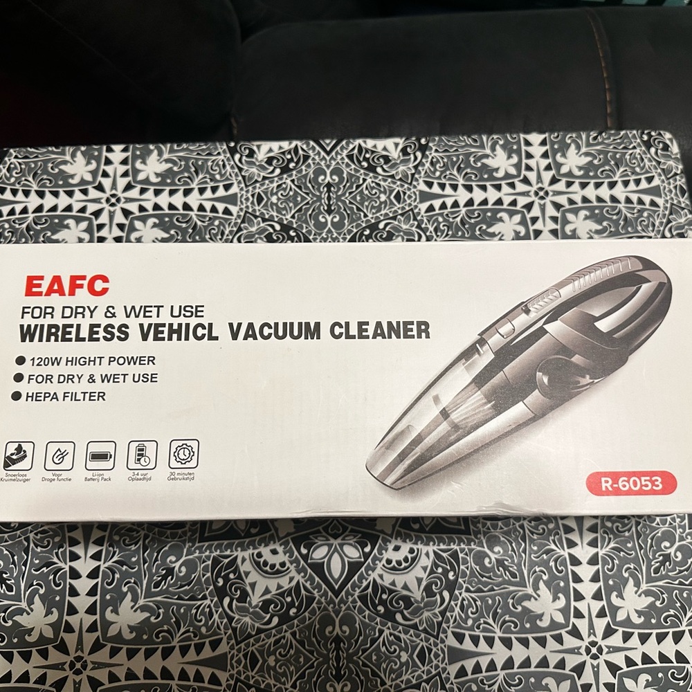 Wireless car vacuum